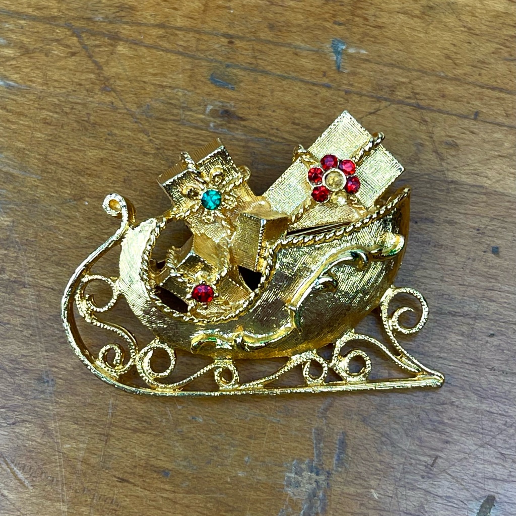 Vintage Mylu Golden Santas Sleigh Gifts Emerald Ruby Colored Stones Brooch 18$